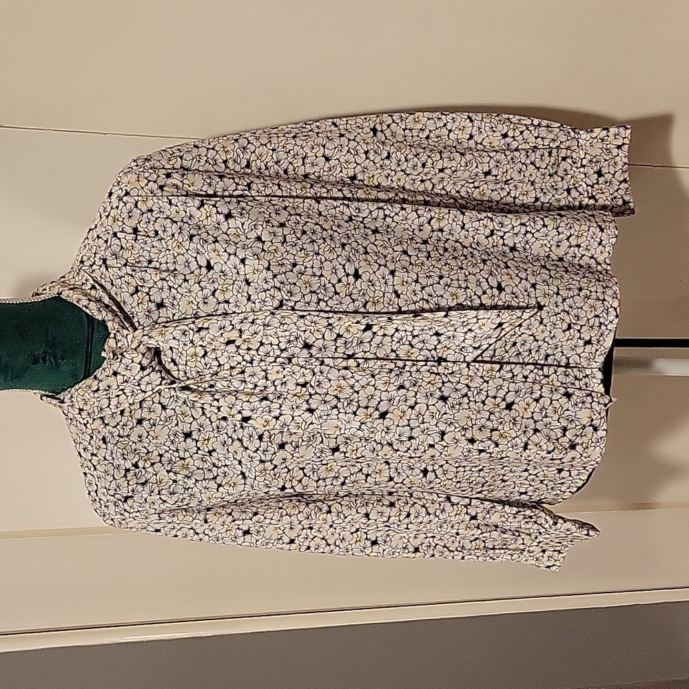 Vintage Country Sophisticates Floral Tie Front Blouse